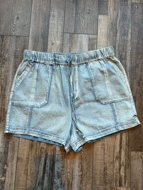 New In Light Wash Denim Drawstring Women’s Shorts